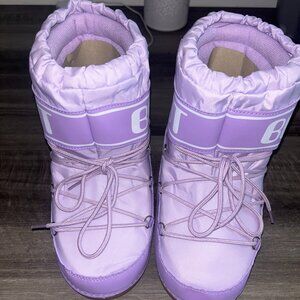 Purple snow boots